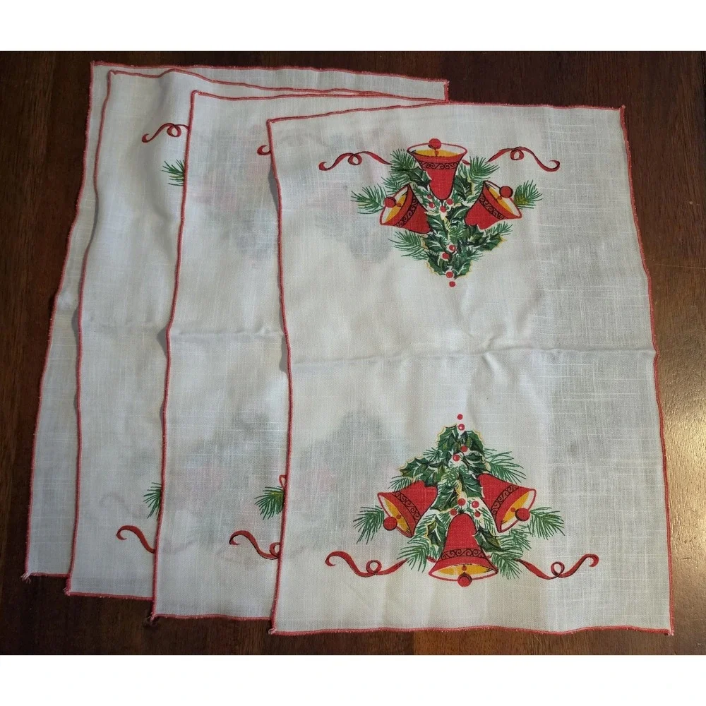 VTG White Holiday Cloth Napkins Set of 4 Festive Christmas Dinner Table Linen